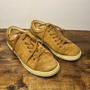 Ugg Brown Tan Suede Leather Sneakers tennis shoes lace up‎ women's 9.5